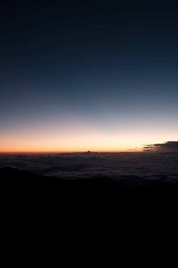 燕岳の山頂から見える雲海