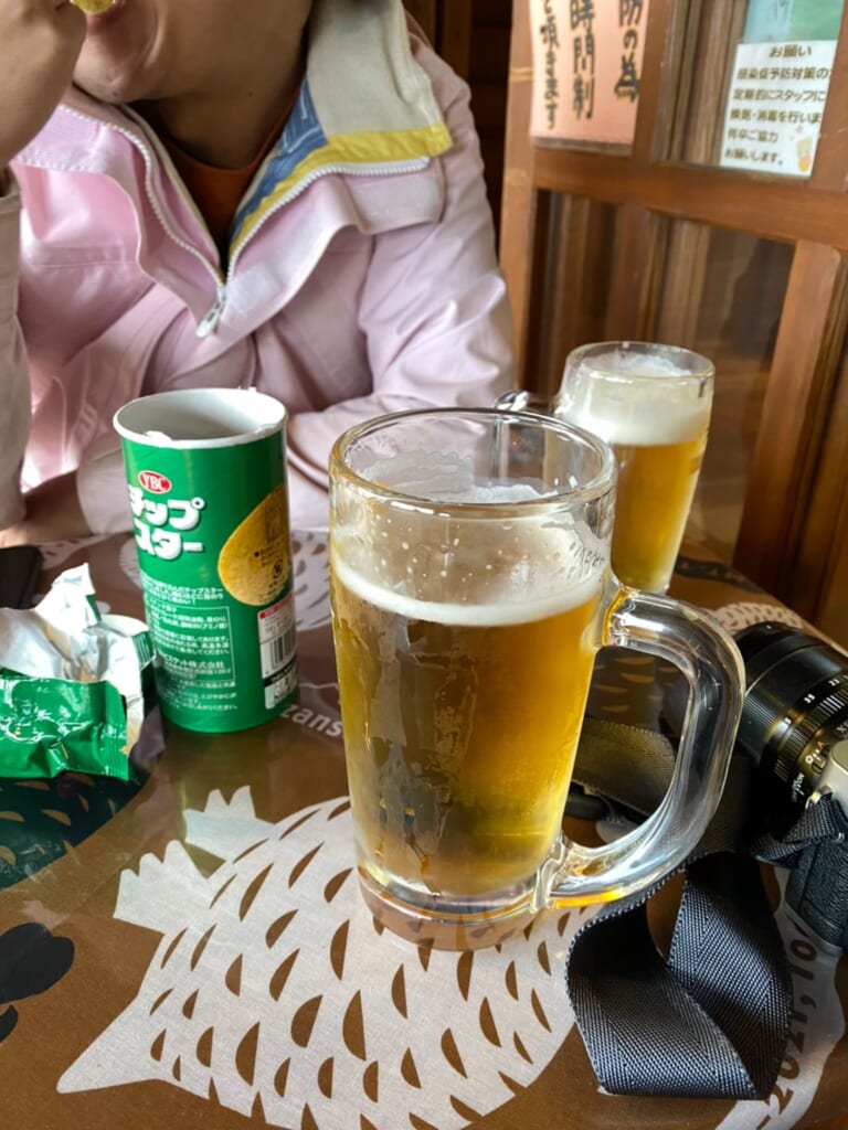 燕岳の山頂に着いてすぐ飲んだビール