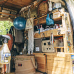 【画像】我が家のマイカーは「動く山小屋」！　親子の夢を詰めこんだ「バンライフ」なボンゴが個性的過ぎる 〜 画像1