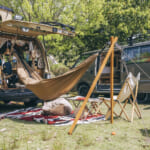 【画像】我が家のマイカーは「動く山小屋」！　親子の夢を詰めこんだ「バンライフ」なボンゴが個性的過ぎる 〜 画像1