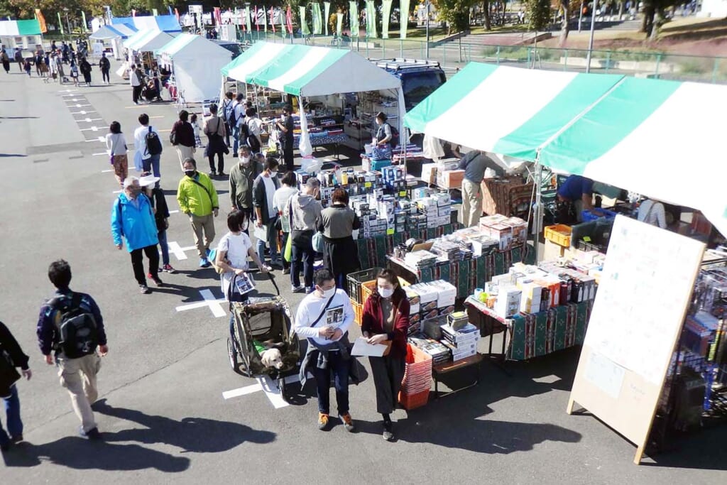 キャンプギアなどの物販もイベントの魅力