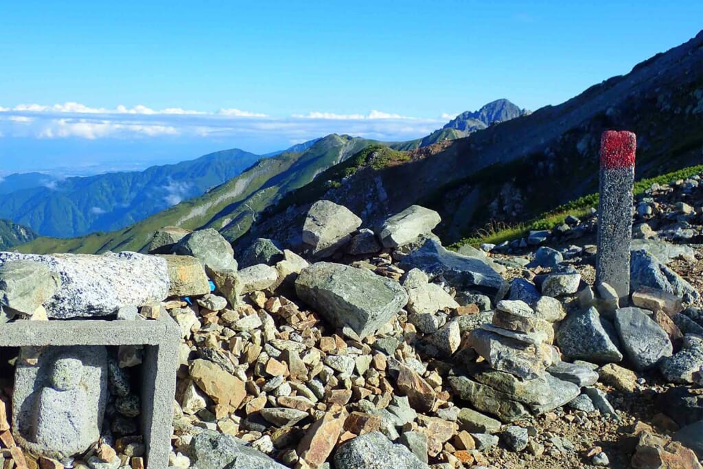 一の越山荘から雄山の中間にある三ノ越