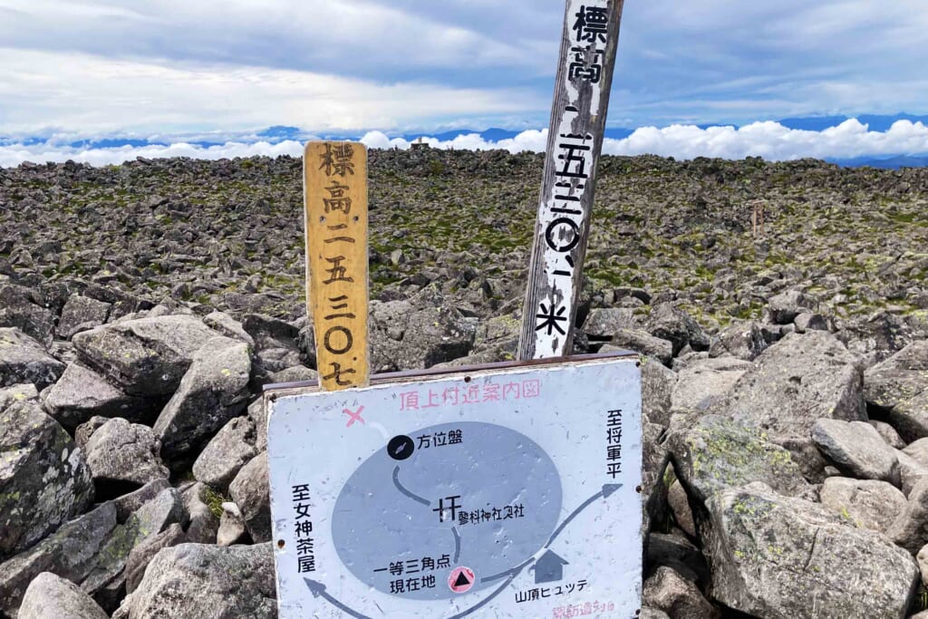 雲海が美しい蓼科山の頂上