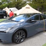 冷蔵庫テントへ電気を供給するプリウスPHEV