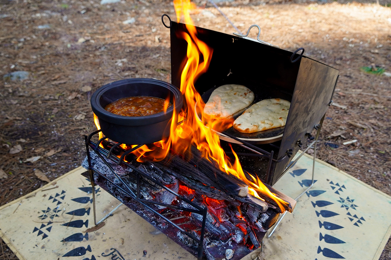 キャンプ飯、ついに新時代突入へ。焚火でピザまで焼ける「リフレクターオーブン」がスゴすぎる | soto lover - ソトラバ  〜ソトラバならもっと外遊びに出かけたくなる！ 情報満載のウェブメディアが新オープン!! 〜