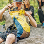 【画像】「重いハズなのにナゼか軽い」！　アウトドアや旅行で試したい「荷物運びの裏技」 〜 画像1