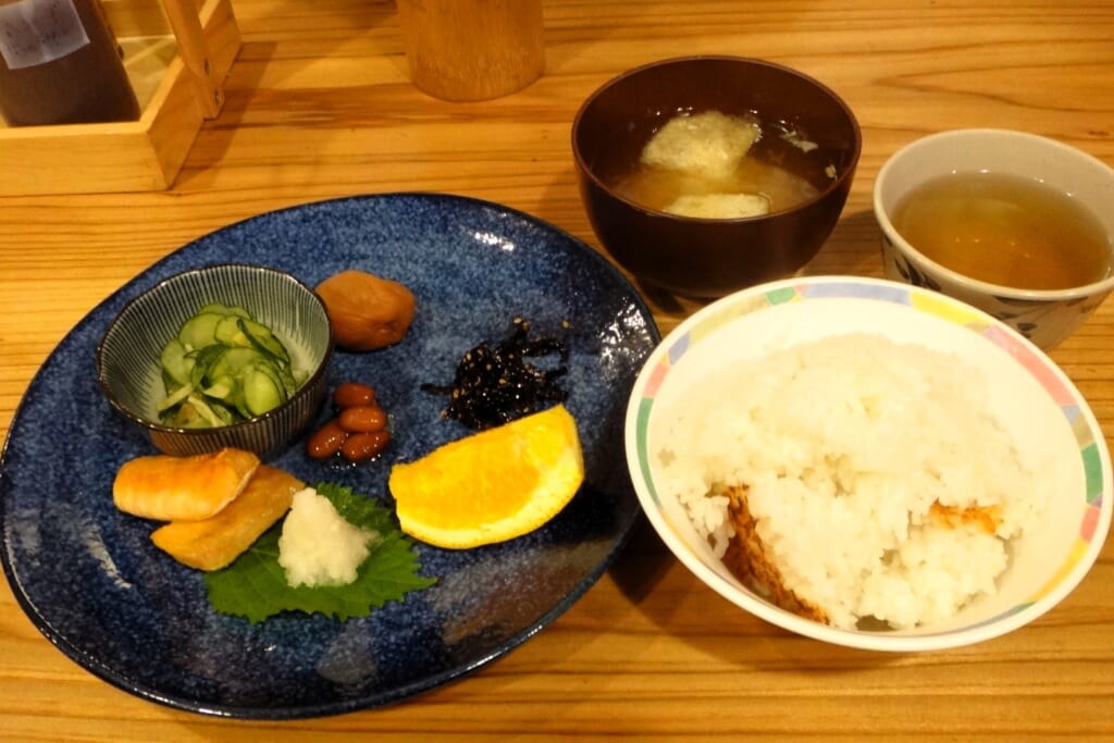 五ノ池小屋の朝食