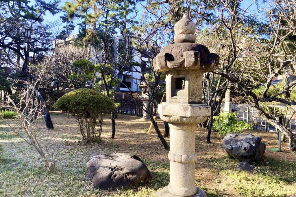 松籟庵の石灯籠