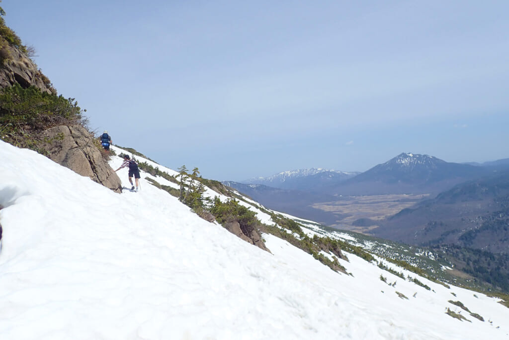 残雪期の至仏山登山