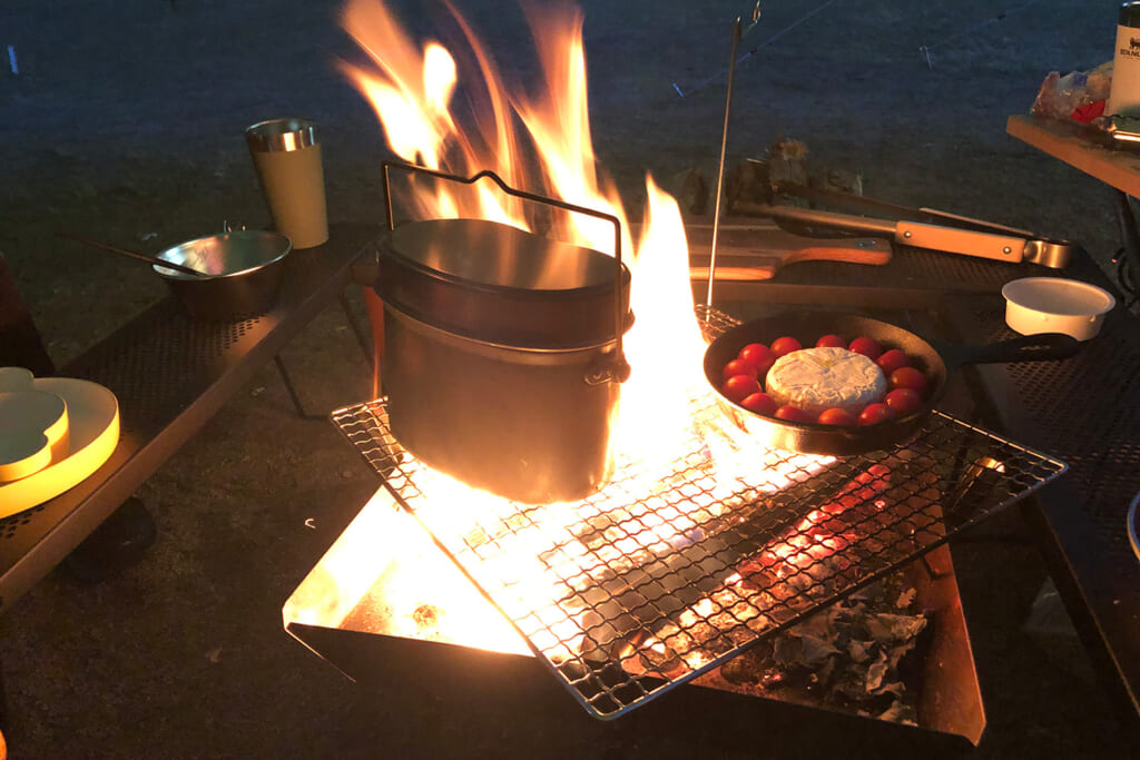 焚き火で炊いた飯盒炊爨