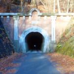 旧道の笹子隧道