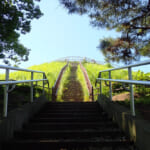 【画像】横浜最高峰の「富士山」がニュータウンに！　天空へ誘う参道階段で山頂を目指す 〜 画像1