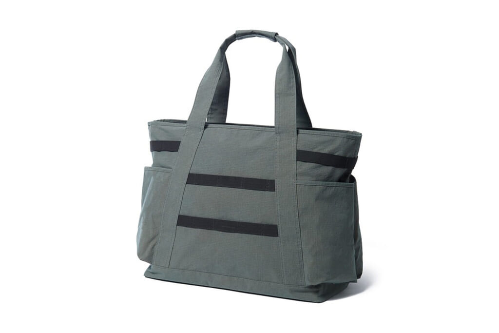 スノーピークのLW Taslan Ripstop Tote Bagの使用イメージ