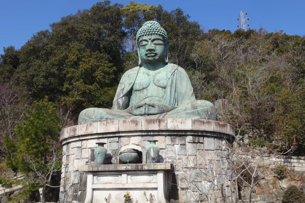 神戸市立鵯越墓園内の鵯越大仏