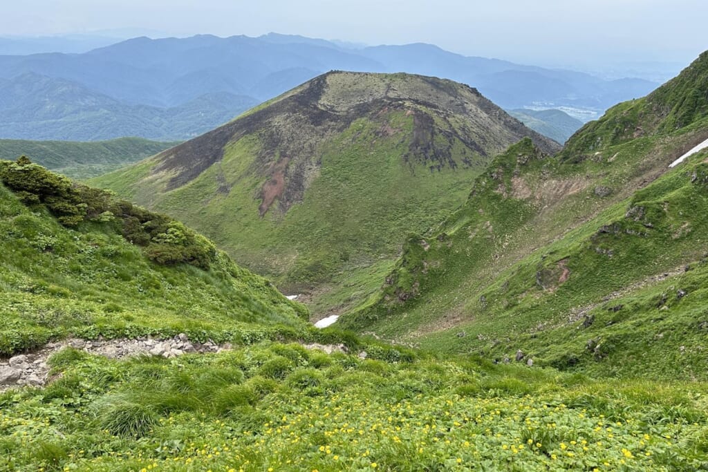 女岳