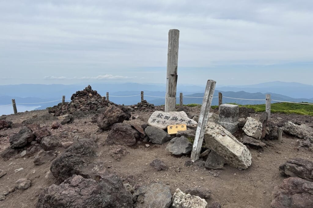 男女岳山頂