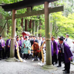 【画像】富士登山の夏山シーズン開幕！　富士山麓の夏の風物詩、古来から伝わる「富士山開山祭前夜祭」に潜入してみた 〜 画像1