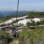 【画像】初めて登る月山に期待が膨らむ！　ご褒美は「月山のゼブラ模様」残雪のなか一歩一歩進む月山登山ルポ 〜 画像1