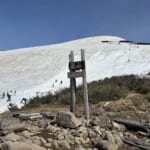 【画像】初めて登る月山に期待が膨らむ！　ご褒美は「月山のゼブラ模様」残雪のなか一歩一歩進む月山登山ルポ 〜 画像1