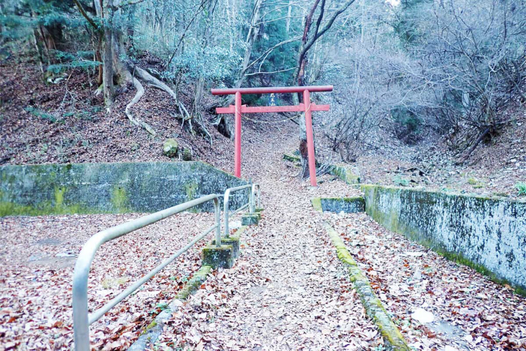 御前山の四合目の鳥居