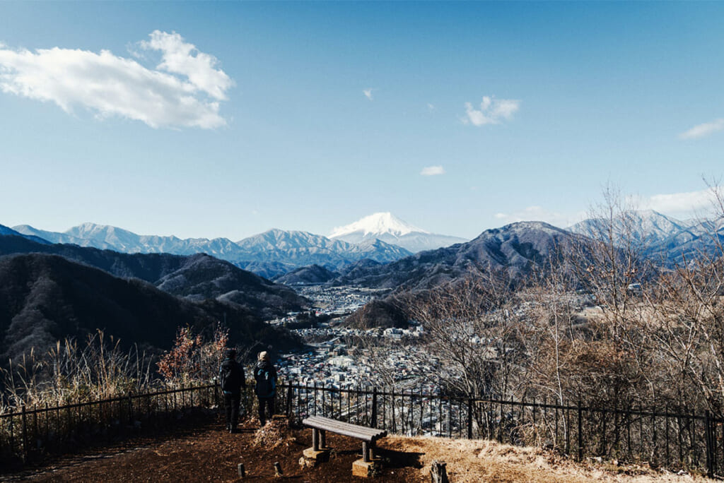 岩殿山の展望所からの眺める富士山