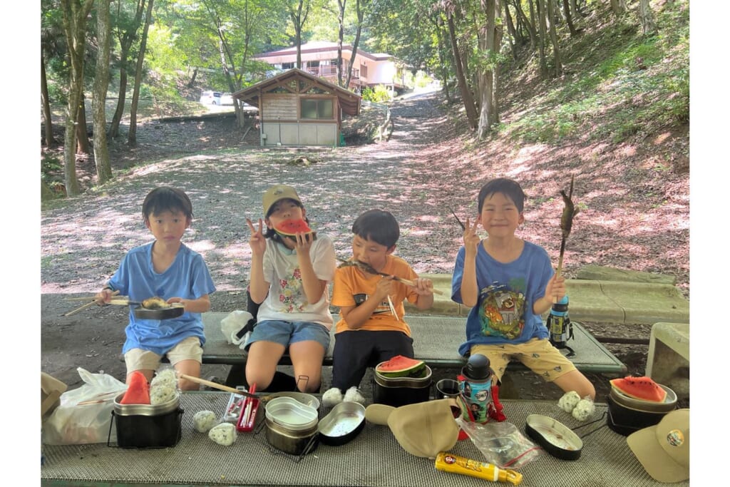 サバイバルアドベンチャー冒険キッズの食事風景