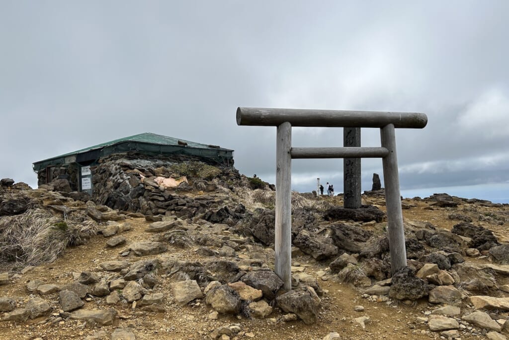 熊野岳山頂の鳥居