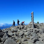 【画像】八ヶ岳ブルーを求めて編笠山へ！　山中の赤提灯が誘惑するシビアかつタフな岩稜ハイク 〜 画像1