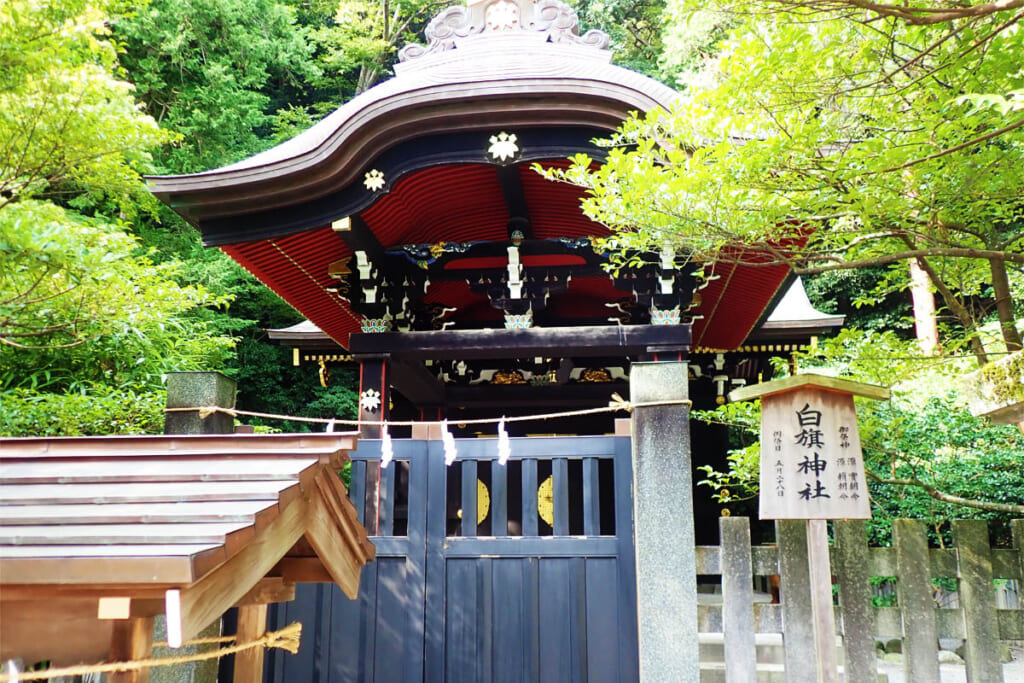 実朝祭が行われる白旗神社