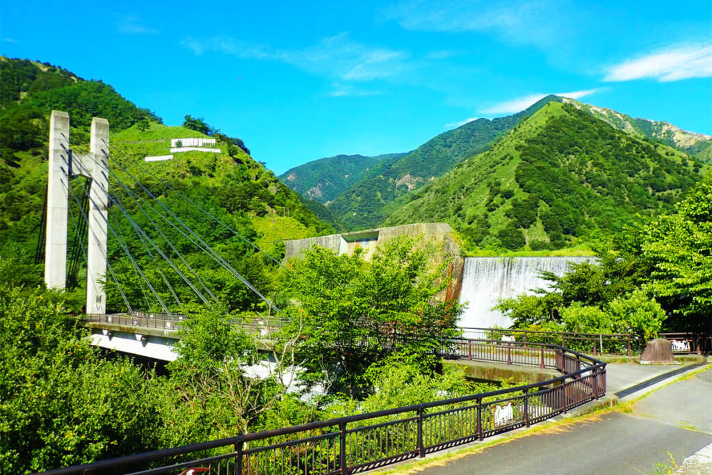 銅親水公園内の足尾ダム