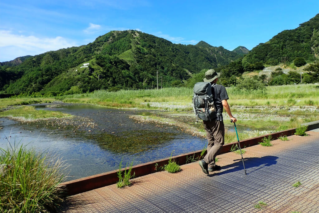 渡良瀬川源流の松木川沿い林道