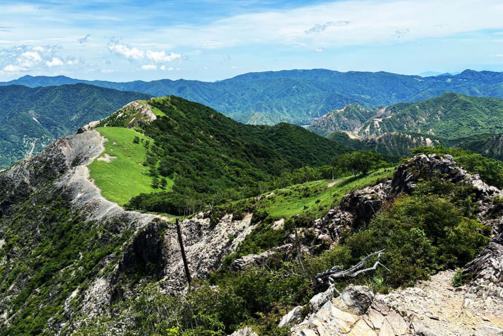 二つの顔を持つ中倉山