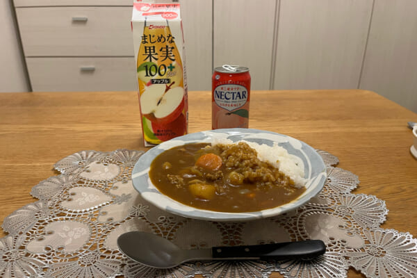 隠し味にピーチネクターを入れたカレーライス