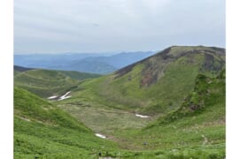 女岳の火口跡