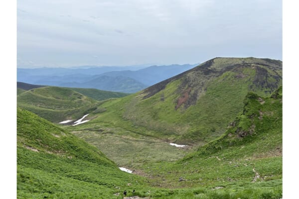 女岳の火口跡