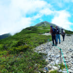 【画像】立山連峰と後立山連峰の絶景が待っている！　壮大な北アルプス稜線歩きで人気の鹿島槍ヶ岳をピークハント 〜 画像1