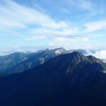 【画像】立山連峰と後立山連峰の絶景が待っている！　壮大な北アルプス稜線歩きで人気の鹿島槍ヶ岳をピークハント 〜 画像1