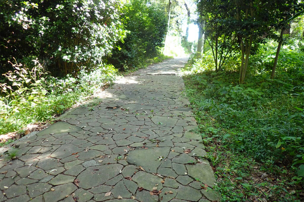 石畳の整地された歩道