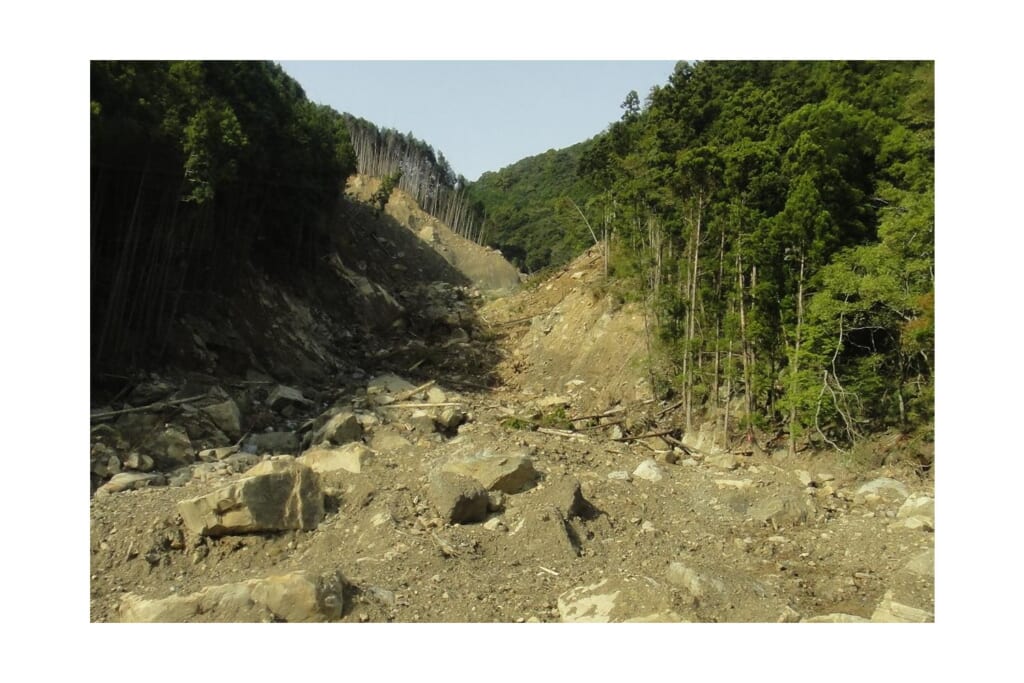 滝尻手前の崩壊地