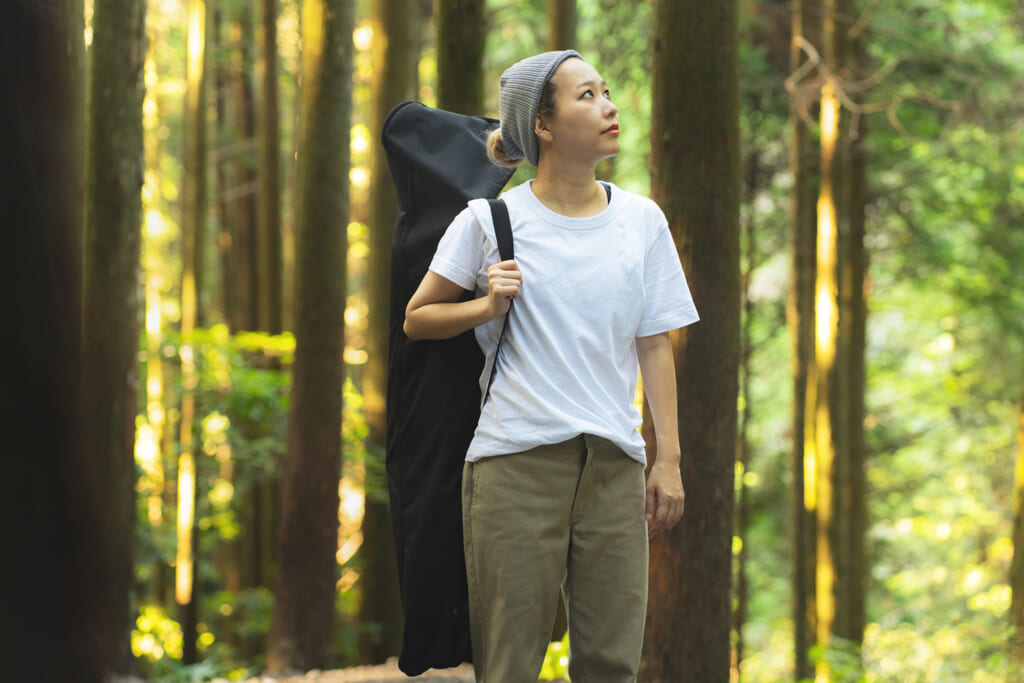 CAMPER’S TOTONOISU HIGH-BACKを、キャリーバックで持ち運び中