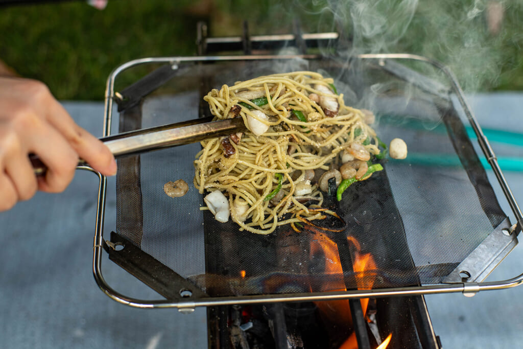 メッシュパンの焼きそば調理