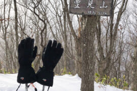 ストックと登山グローブ