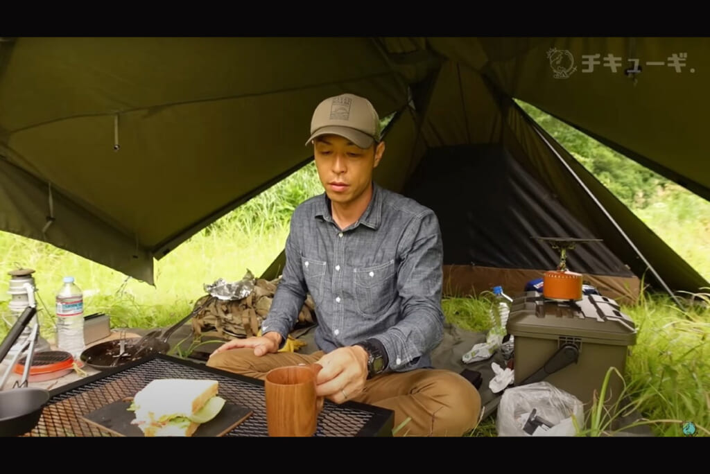 キャンプ飯をつくるゆうさん