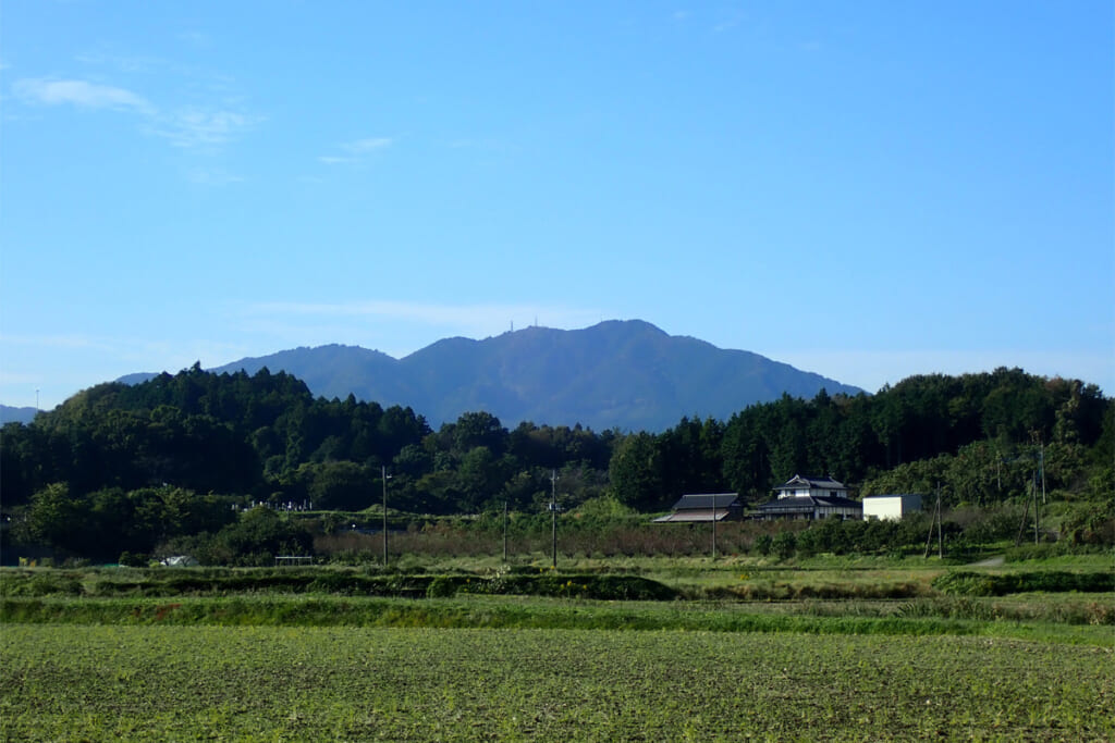 加波山の山容