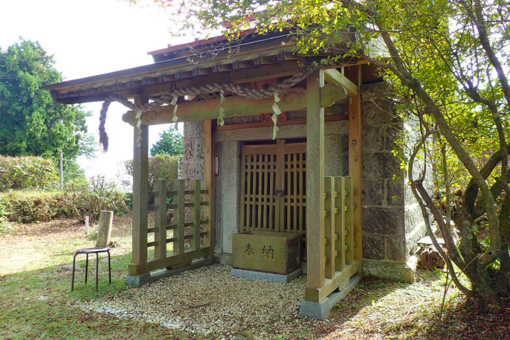 吾国山山頂の神社