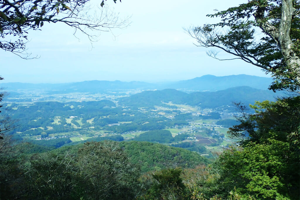 神社側からの日光方面の眺望