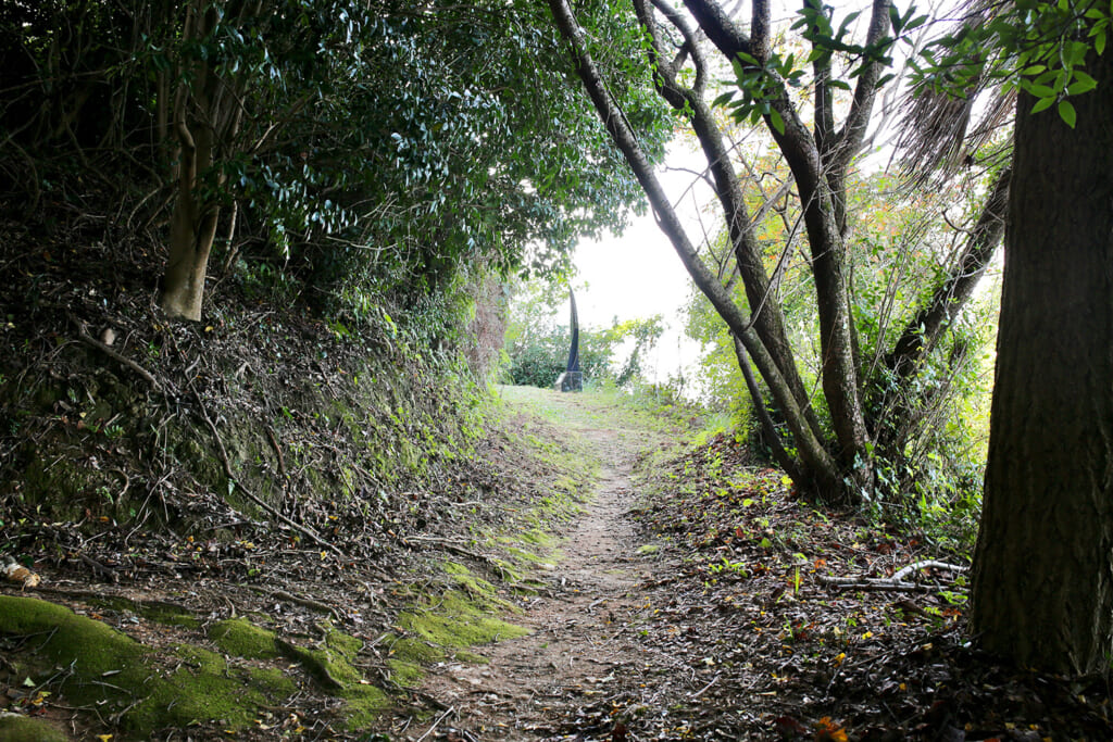 御所の芝に向かう山道