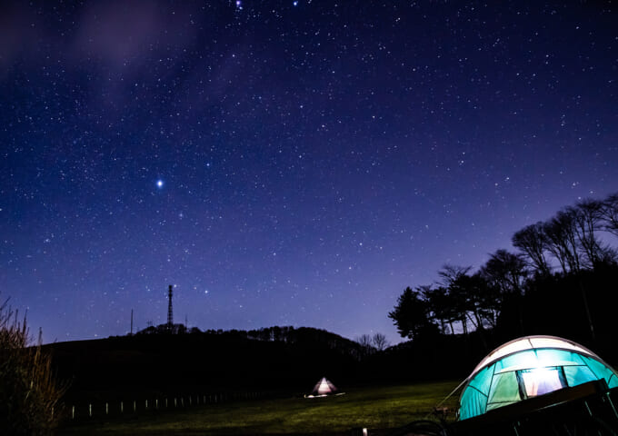 星空の下のキャンプ場