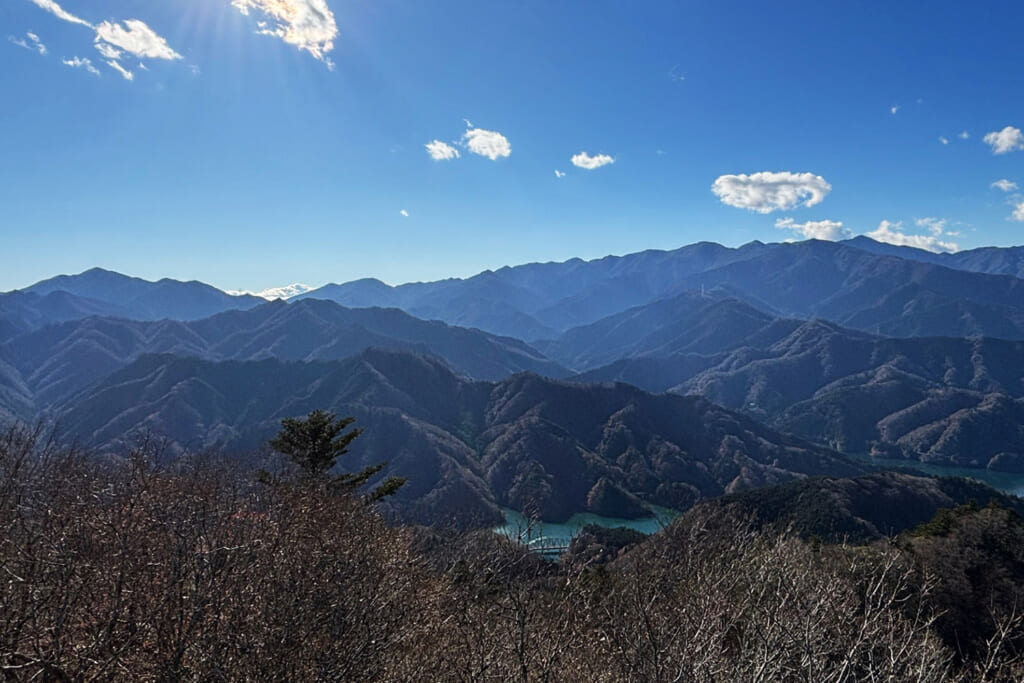 仏果山展望台から見る丹沢山系