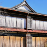 【画像】紅葉彩る絶景散策！　春は桜の名所としても知られる和歌山県最大級のため池「亀池公園」を歩く 〜 画像1